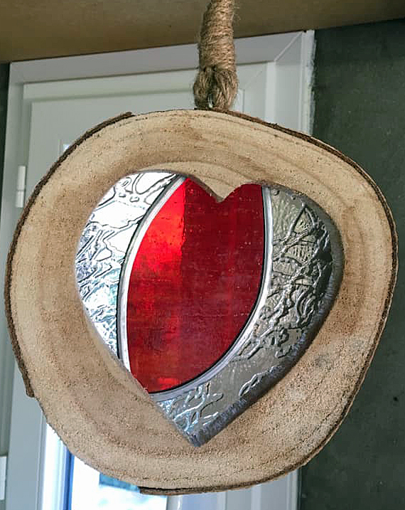 Suncatcher- suspension bois en forme de coeur, rouge